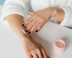 Cosméticos perfectos para cuidar de la piel tras el verano