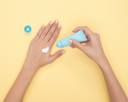 Cuida la piel del sol utilizando desde ya crema de protección