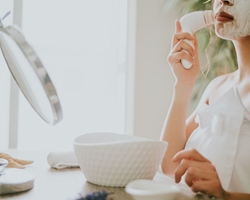Limpia los poros e impurezas de tu piel gracias a los exfoliantes corporales