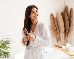 Luce un cabello sano y con brillo con el Elixir Oro Fluido de Revlon