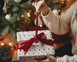 ¡Sorprende a tus seres queridos esta Navidad con nuestros packs de productos Montibello!